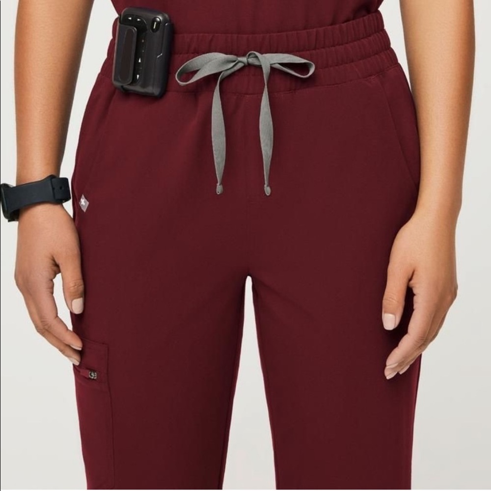 Figs Scrubs Zamora joggers burgundy S PETITE